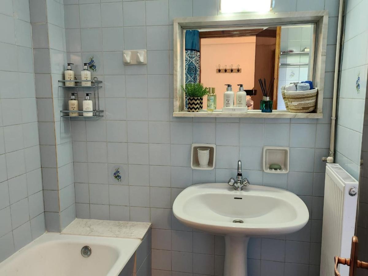 Queen Aspri Apartment 3' Min To The Beach! アンティキラ エクステリア 写真